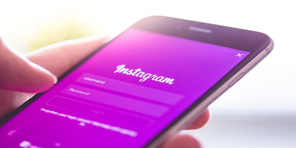 Instagram Levitates Creativity with AI-Enhanced Story Backgrounds
